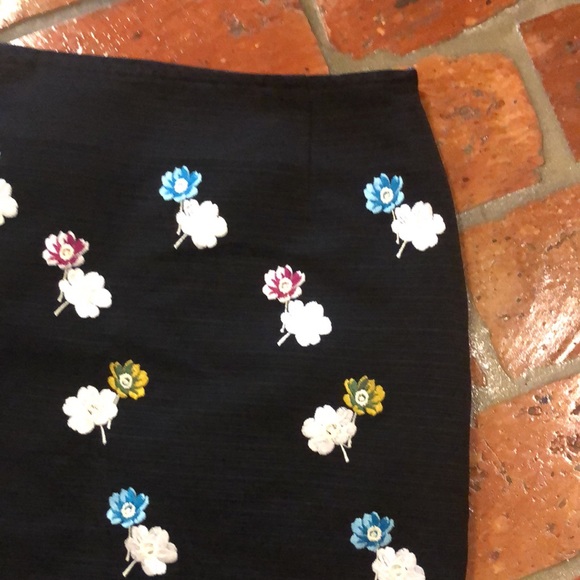 Anthro HD In Paris Campanula Black Silk Blend Floral Embroidered mini skirt sz2 - Picture 3 of 11